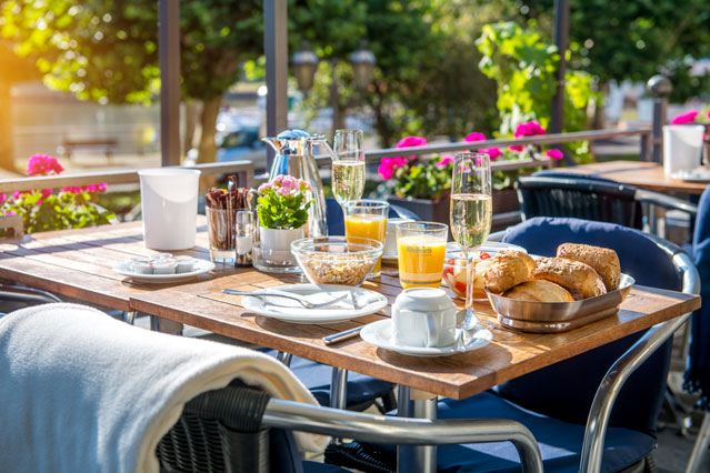 Frühstück auf der Terrasse