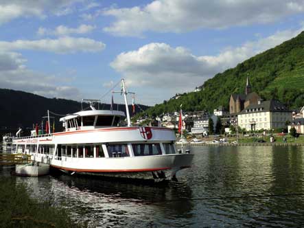 Schiff auf der Mosel in Cochem